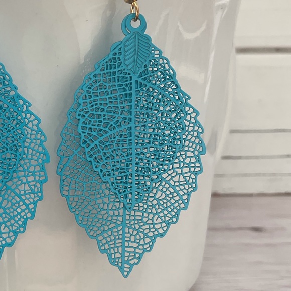 Sold 3/$25 Dangle Drop Double  Leaf  Bohemian Earrings - Picture 2 of 3
